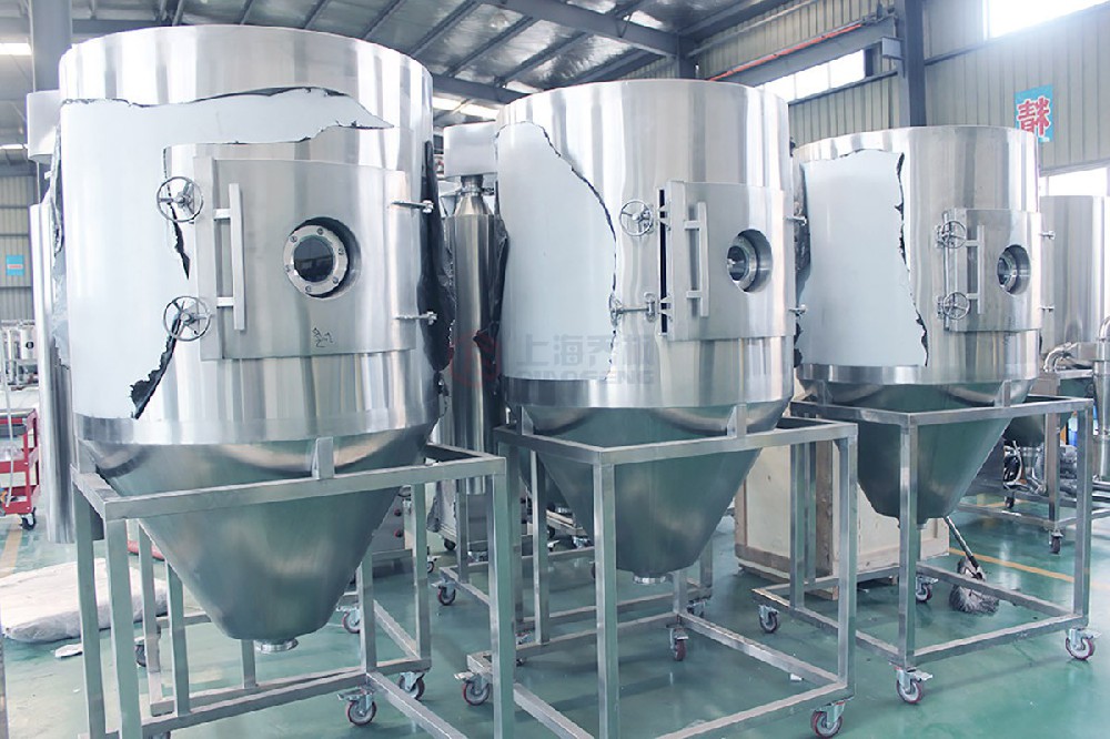 噴霧干燥機(jī)常規(guī)按微粒劃分設(shè)備分類(lèi)大致有壓力、離心、氣流三種